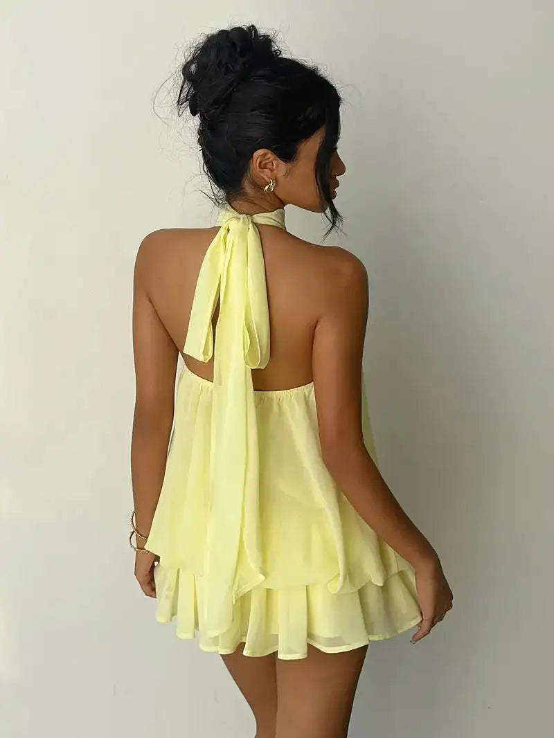 Zoa Alba | Margot Mini Vestido Halter con Espalda Descubierta y Movimiento