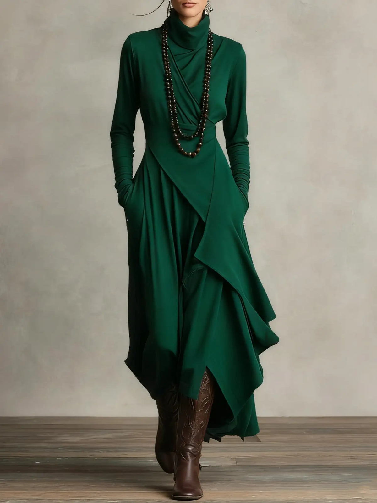 Aurelia Mara | Vestido Largo Plisado Asimétrico con Cuello Alto