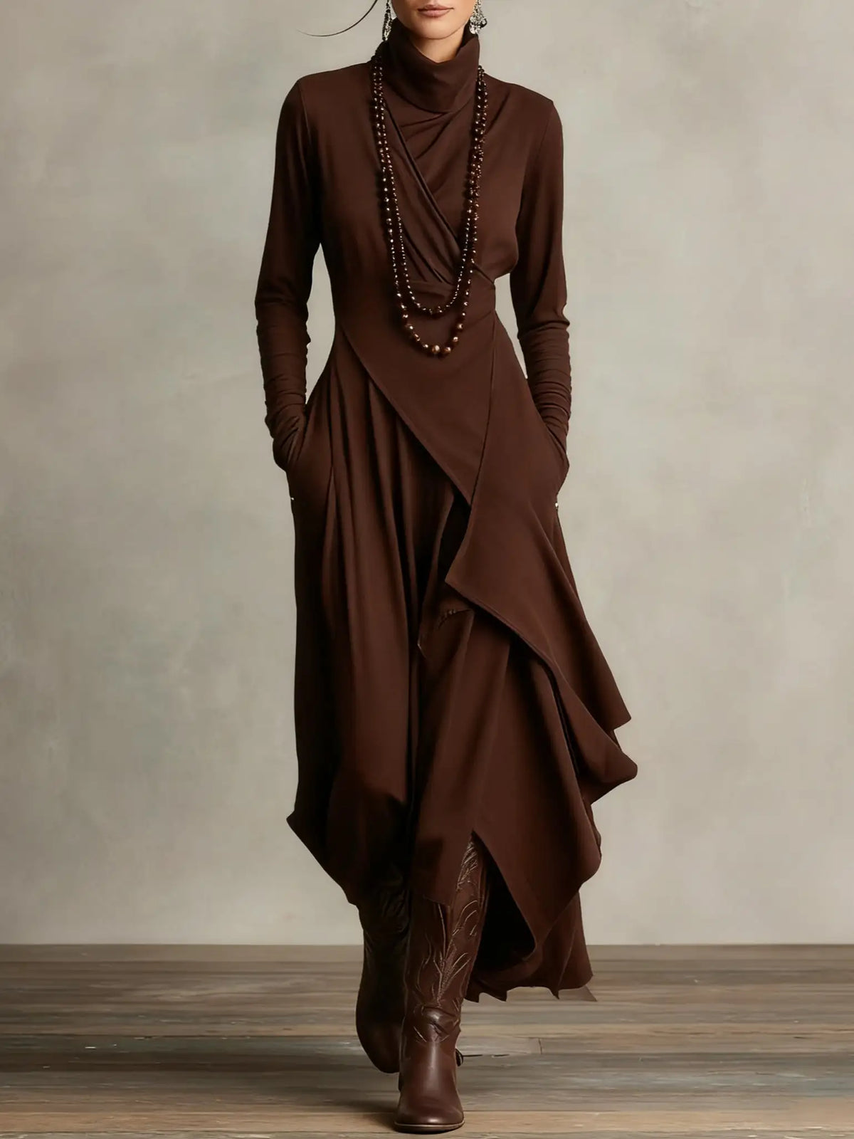 Aurelia Mara | Vestido Largo Plisado Asimétrico con Cuello Alto