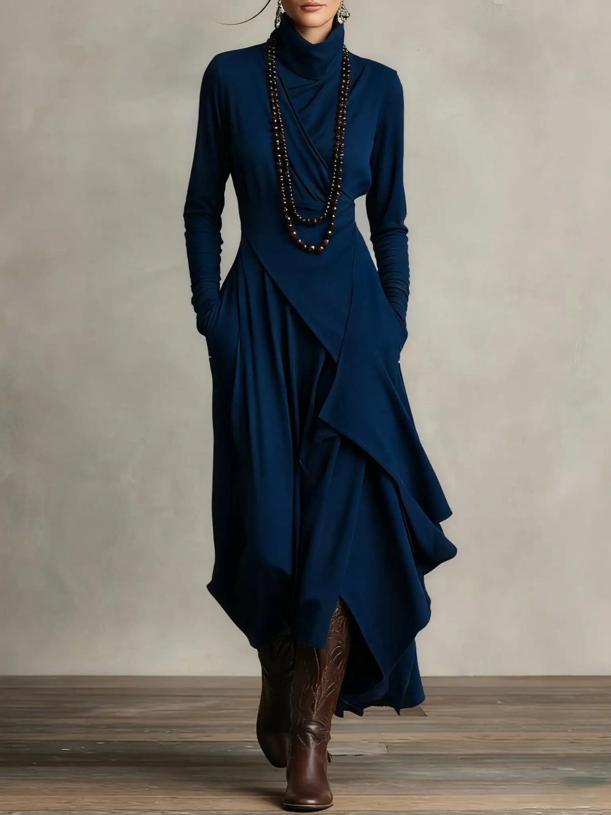 Aurelia Mara | Vestido Largo Plisado Asimétrico con Cuello Alto